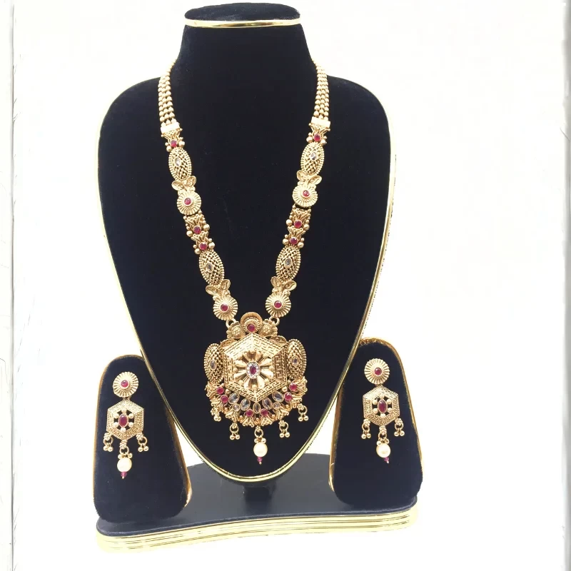 Beautiful Look Amazing Design Necklace Set