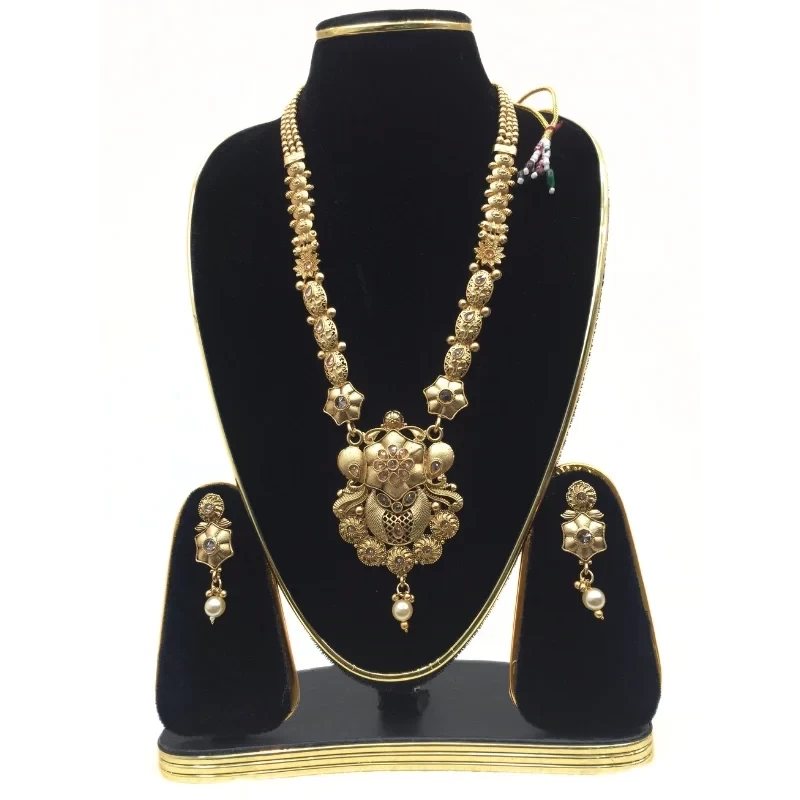 Beautiful Look Amazing Design Necklace Set