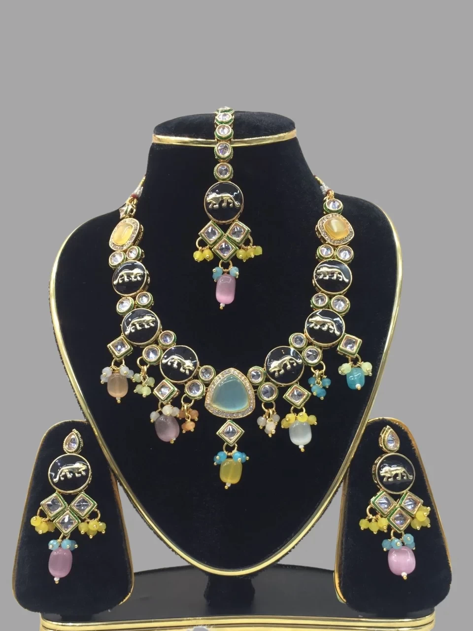 SABYASACHI NOVALIE FLOWER NECKPIECE WITH EARRING